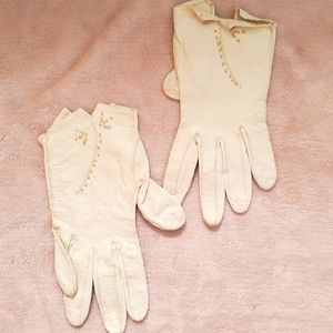 Vintage 1950 1960 Cream Kidskin Leather Gloves w/ Topstitching, Sz S